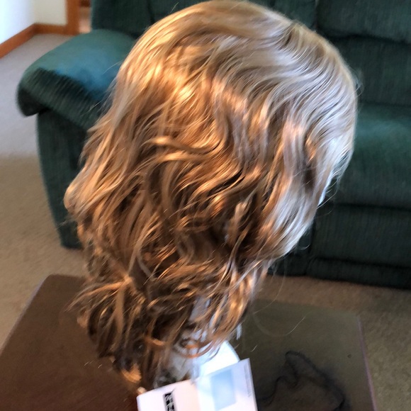 Look at the pictures - Picture 2 of 4